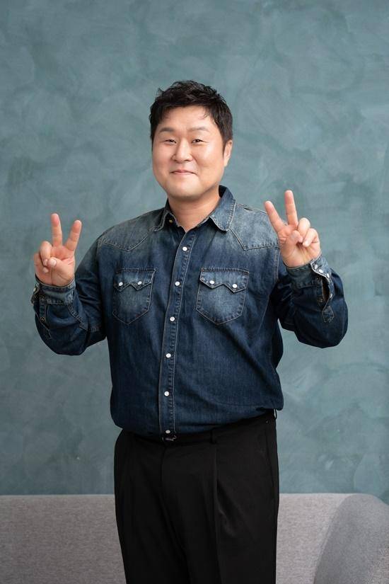 윤경호는 늘 노력하고 연구하는 배우다. NEW 제공