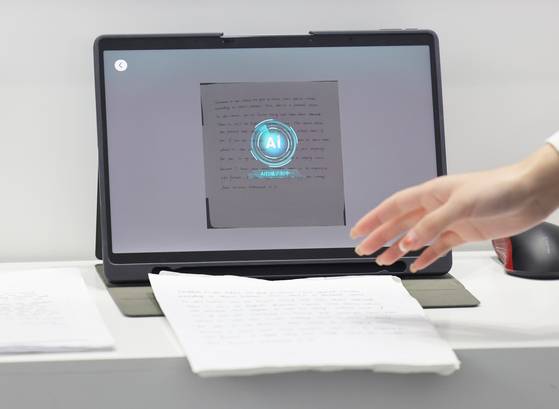 음성인식 전문회사 아이플라이텍이 개발한 주관식 논술문을 채점하는 기계. 장진영 기자