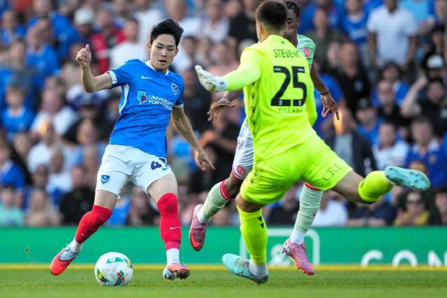 ▲ 포츠머스 FC 양민혁이 13일(한국 시간) 영국 포츠머스 프레튼 파크에서 열린 레딩 FC와 2025-2026 카라바오컵 1라운드에서 공격을 시도하고 있다.  포츠머스 FC 홈페이지 캡처