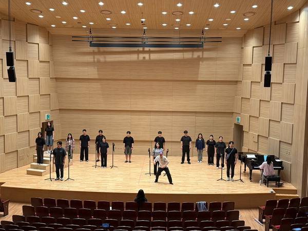 창작 오페라 ‘꽃피는 바리’ 공연 연습 모습.  클래식부산 제공