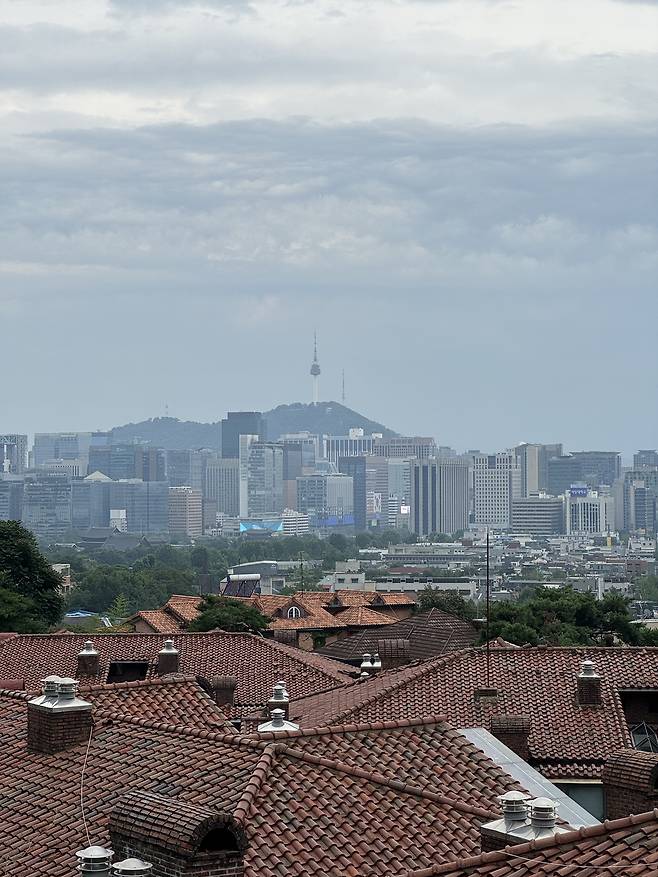 서울 종로구 윤동주 문학관 인근에서 본 도심. [이원율 기자]