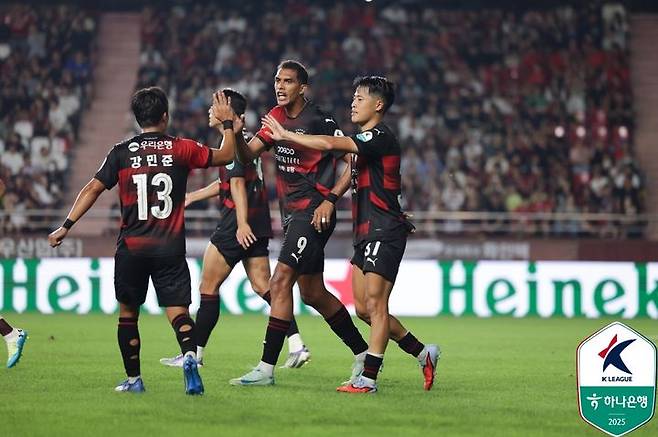 [서울=뉴시스] 프로축구 K리그1 포항스틸러스의 홍윤상. (사진=한국프로축구연맹 제공) *재판매 및 DB 금지