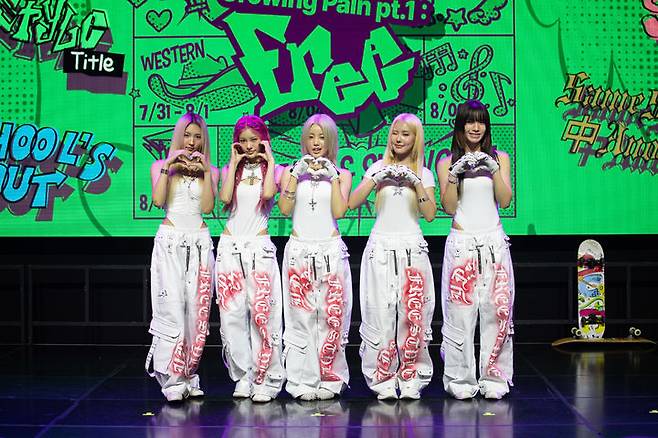 [서울=뉴시스] 그룹 '영파씨'(YOUNG POSSE)가 14일 서울 서대문구 예스24 원더로크홀에서 열린 네 번째 미니 앨범 '그로잉 페인 파트원 : 프리'(Growing Pain pt.1 : FREE) 발매 쇼케이스에서 포즈를 취하고 있다. (사진=알비더블유, DSP미디어, 비츠엔터테인먼트 제공) 2025.08.14. photo@newsis.com  *재판매 및 DB 금지