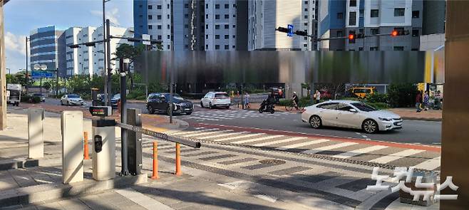 인천 검단지구 내 한 아파트 단지 출입구가 맞은편 단지 출입구와 어긋나 있는 모습. 박창주 기자