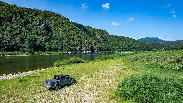 단양 어느 강변의 자갈밭에서 주행 중. 거침없이 직진 중이다