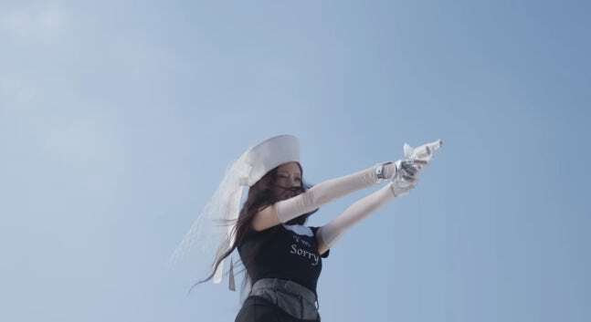 아이브의 네 번째 미니앨범 '아이브 시크릿(IVE SECRET)'의 트레일러 영상 'Secret, Cupid'. 스타쉽엔터테인먼트