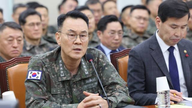 김명수 합참 의장이 지난 1월14일 국회에서 열린 ‘윤석열 정부의 비상계엄 선포를 통한 내란 혐의 진상규명 국정조사 특별위원회’에서 의원 질의에 답하고 있다. 연합뉴스