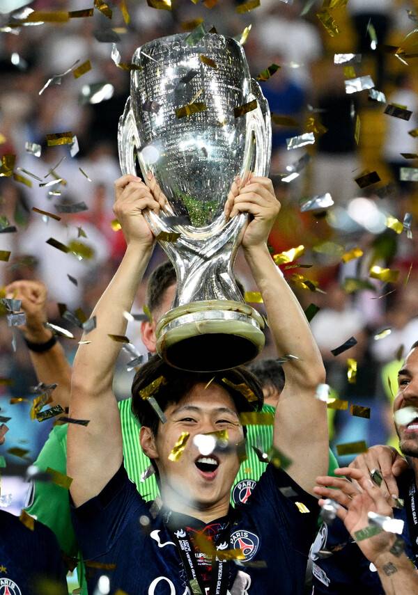 ▲ 파리 생제르맹이 이강인의 만회골을 앞세워 토트넘 홋스퍼에 승부차기로 이기고 유럽축구연맹 슈퍼컵 우승을 차지했다. ⓒ연합뉴스/REUTERS/AP/AFP