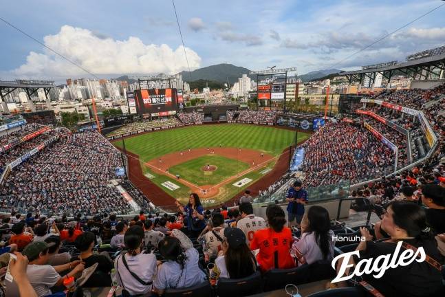 13일 만원관중이 들어찬 대전 한화생명 볼파크 전경. /사진=한화 이글스 제공