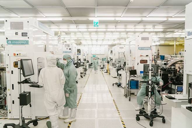 어플라이드 머티어리얼즈의 공장 내부. [출처=어플라이드 머티어리얼즈 홈페이지. 재배부 및 DB 금지]