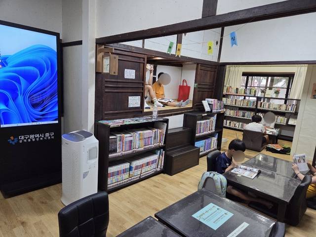 삼덕마루 커뮤니티 & 작은 도서관은 열린 사랑방이다. 누구나 책과 사람을 이곳에서 만날 수 있는 개방된 공간으로 자리잡았다. 권예인 인턴