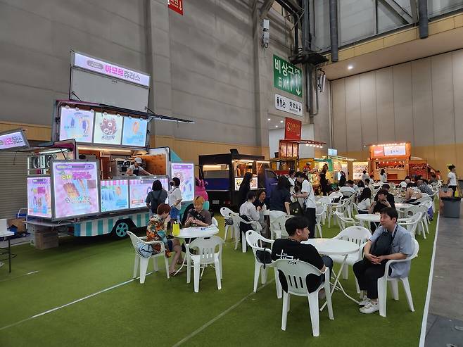 - 배고픈 참관객들이 쉴 수 있는 스낵코너도 마련돼 있다&nbsp;