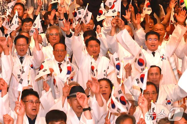 충북 청주 예술의 전당에서 열린 제80주년 광복절 기념식.(충북도 제공. 재판매 및 DB금지)/뉴스1