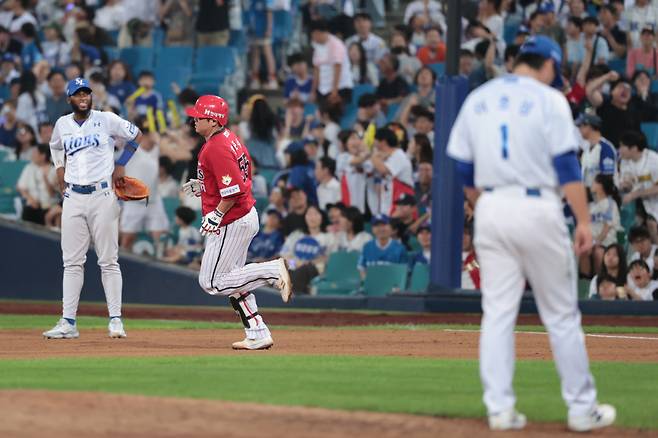13일 한준수의 결승 만루홈런.