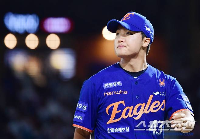 15일 창원NC파크에서 열린 NC와 한화의 경기. 6회 투구 후 마운드를 내려오는 한화 정우주. 창원=송정헌 기자songs@sportschosun.com/2025.08.15/