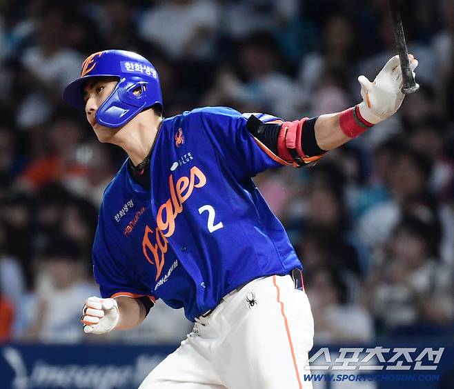 15일 창원NC파크에서 열린 NC와 한화의 경기. 5회 2사 만루. 심우준이 2타점 적시타를 날렸다. 힘차게 타격하는 심우준. 창원=송정헌 기자songs@sportschosun.com/2025.08.15/