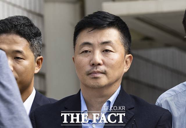 김건희 여사의 집사로 지목된 김예성씨가 15일 서울 서초구 서울중앙지법에 구속 전 피의자심문(영장실질심사)를 마치고 법원 청사를 나서고 있다. 2025.08.15./뉴시스