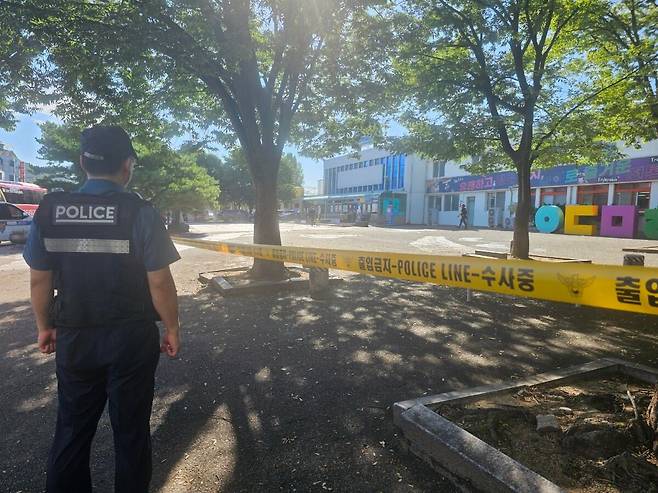 15일 오전 옛 안동역에 폭발물 설치 신고가 들어와 경찰이 인근을 통제했다. /뉴스1