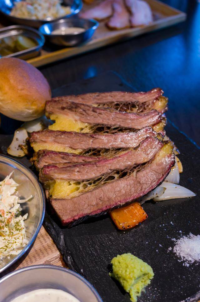 '샤카스 바비큐'의 '양지 바비큐'. 장준우 제공