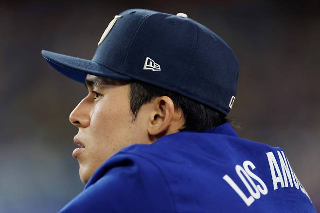 <yonhap photo-4302="">어깨 부상으로 전열에서 이탈한 상황인 사사키 로키. [AFP=연합뉴스]</yonhap>