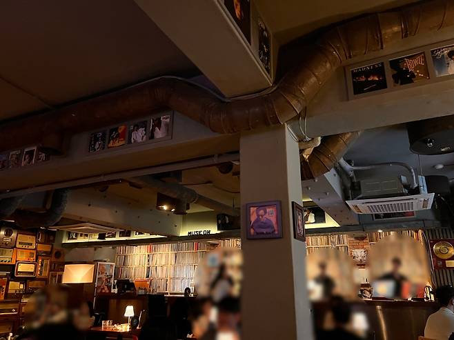 Muse On, an LP bar in Garosu-gil, Gangnam-gu, Seoul (Park Jun-hee/The Korea Herald)