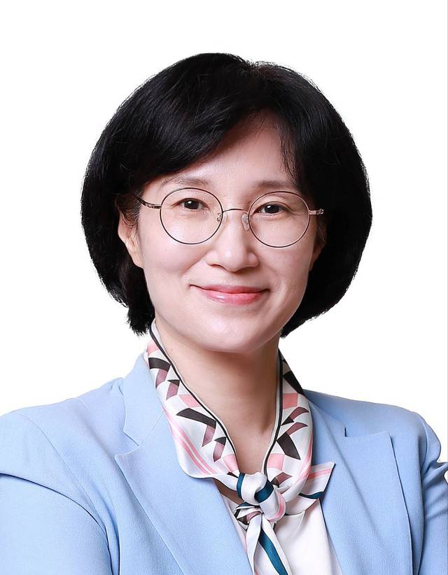 대통령실은 이재명 대통령이 신임 여성가족부 장관 후보자에 원민경 국가인권위원회 비상임위원을 지명했다고 강훈식 대통령비서실장의 인사브리핑을 통해 13일 발표했다. 대통령실 제공