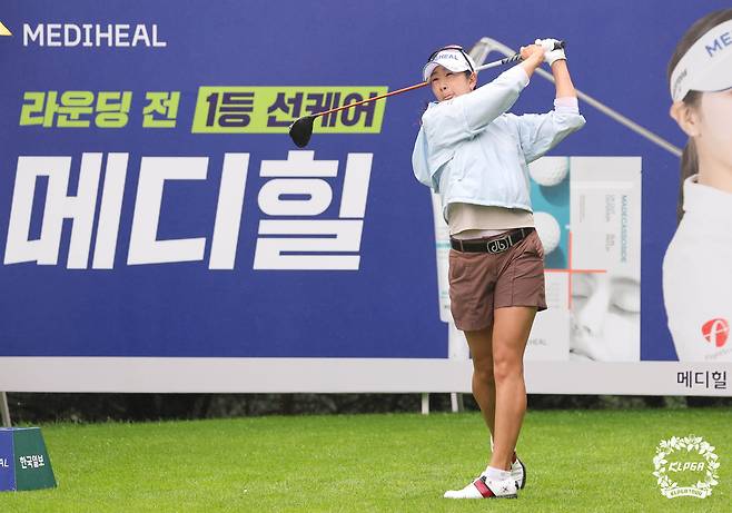 김아림이 14일 KLPGA 투어 메디힐·한국일보 챔피언십 1라운드에서 16번홀 티샷을 하고 있다. [KLPGA 제공]