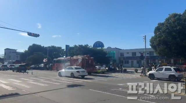 ▲ 오전 7시 51분께, 안동역에 폭발물이 설치됐다는 신고가 경찰에 접수되면서 소방차와 소방대원들이 현장에 도착하고 있다. ⓒ 독자제공