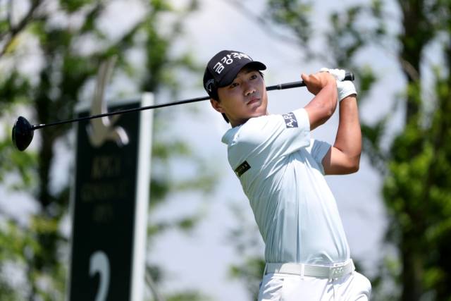 드라이버 샷하는 옥태훈. 사진 제공=KPGA