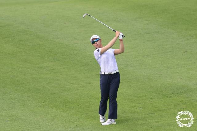 9타를 줄이고 단독 3위에 나선 정윤지. 사진 제공=KLPGA