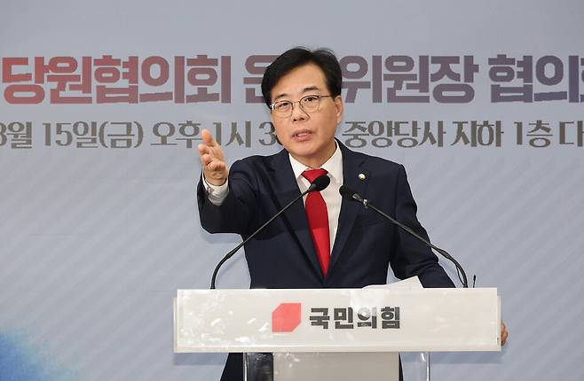 송언석 국민의힘 원내대표(사진)는 최근 자당 의원들에게 "오는 18일 특검팀의 압수수색에 대비해 비상 대기에 돌입하라"고 공지했다. ⓒ연합뉴스