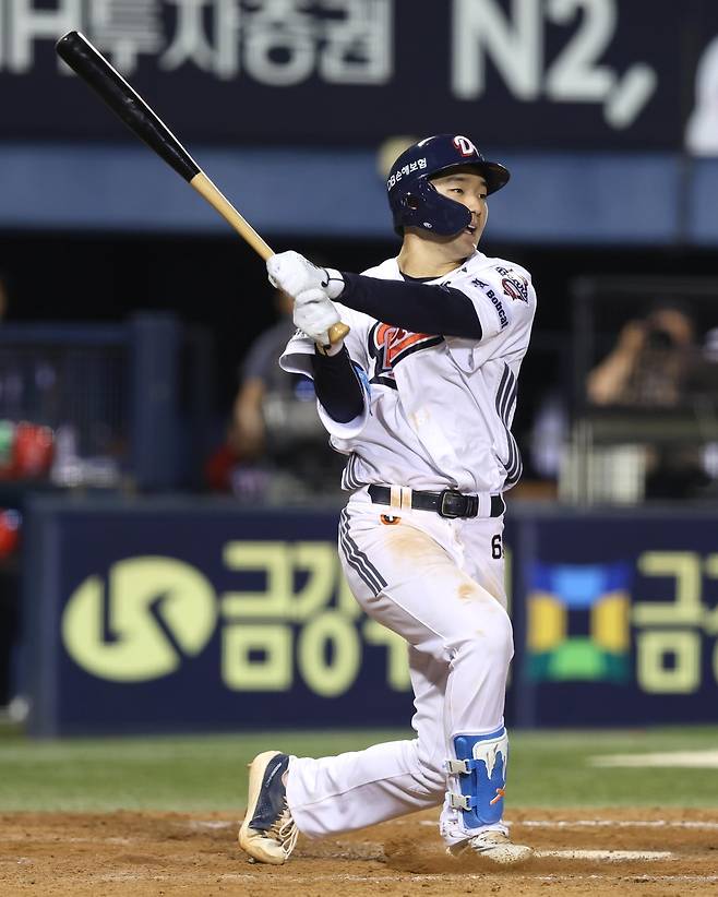 연장 11회 끝내기 홈런 때리는 두산의 안재석 [두산 베어스 제공. 재판매 및 DB 금지]