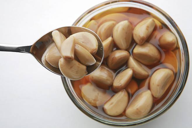 마늘에 들어있는 알리신은 위장을 자극해 소화를 촉진하고 비타민B의 완전 흡수를 돕는다. 특히 암을 억제하고 암의 진행을 지연하는 효과가 있다. [사진=클립아트코리아]