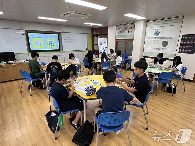 '수학 독후 웹툰 제작 방학캠프' 장면. (전남도교육청 제공, 재판매 및 DB 금지)/뉴스1