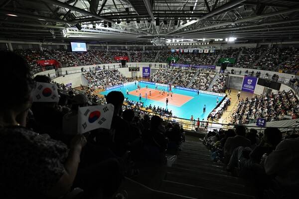 16일 대한민국-일본의 2025 코리아인비테이셔널 진주 국제여자배구대회 4차전이 처러진 진주실내체육관에 관중이 가득 찼다. /사진=대한배구협회