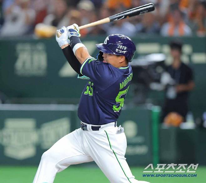 무라카미는 2018년 신인 1지명으로 입단해 통산 230홈런을 기록 중이다. 사진캡처=야쿠르트 스왈로즈 SNS