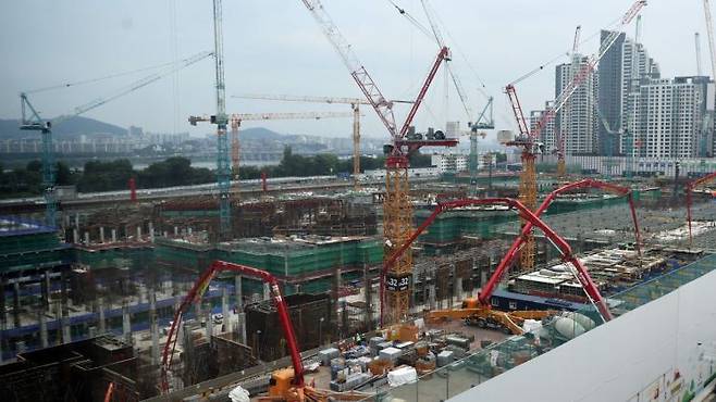 서울 시내 한 아파트 건설 현장의 모습. 연합뉴스.