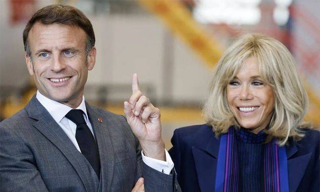 에마뉘엘 마크롱 프랑스 대통령(왼쪽)과 영부인 브리지트 마크롱. AFP연합뉴스