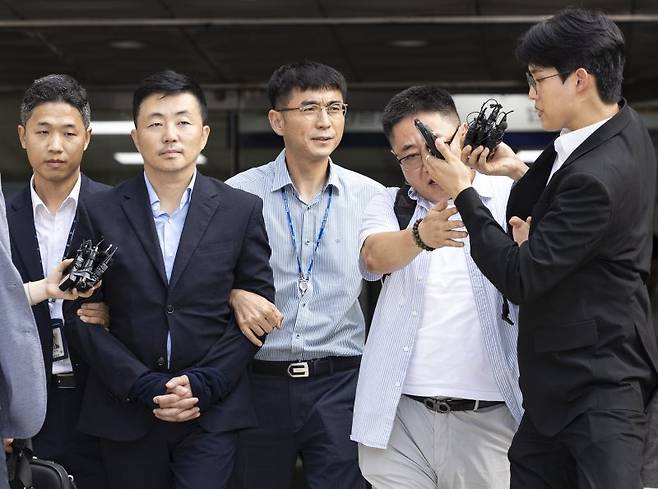 김건희 여사의 집사로 지목된 김예성씨가 15일 서울 서초구 서울중앙지법에 구속 전 피의자심문(영장실질심사)을 마치고 법원 청사를 나서고 있다. /사진=뉴시스