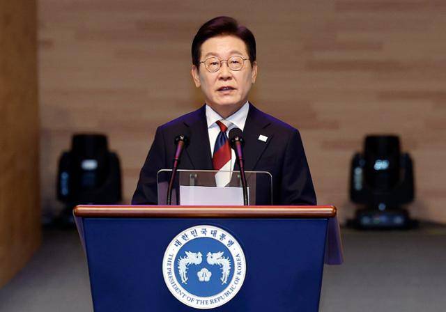 이재명 대통령이 15일 서울 종로구 세종문화회관에서 열린 제80주년 광복절 경축식에서 경축사를 하고 있다. 뉴시스