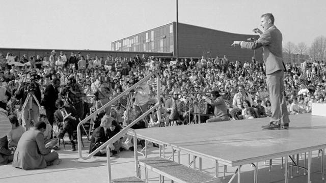 1988년 갤로뎃대학 학생들이 모여 시위를 벌인다. 농인 학생들을 위해서는 농인 총장이 선임돼야 한다는 이유에서다. 애플TV플러스 제공