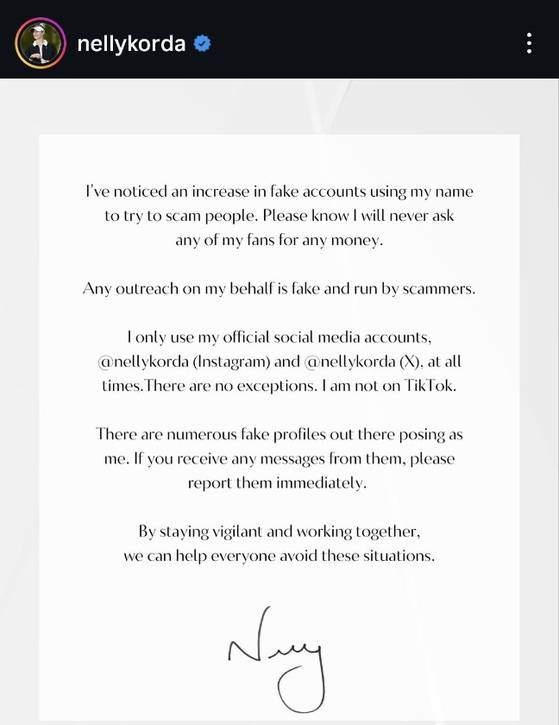 첫 화면에 온라인 사칭범에 대한 경고를 게시한 넬리 코다 인스타그램.