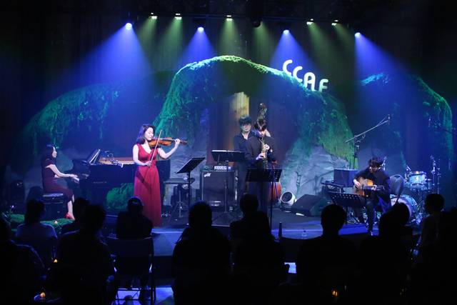 ▲ 지난 15일 성암교회에서 열린 루 집시 카페의 공연 모습. ⓒ우종덕 춘천공연예술제 제공