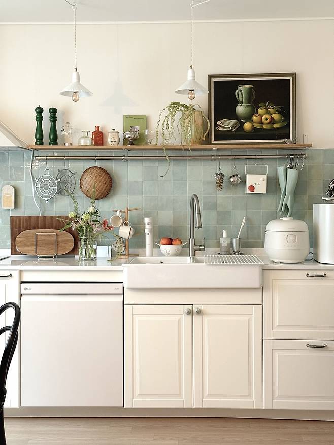 부부만의 감각으로 되살린 ‘오호’, 서유진·박민규 부부(@welcome_oho)의 취향과 시간의 결이 흐르는 집.