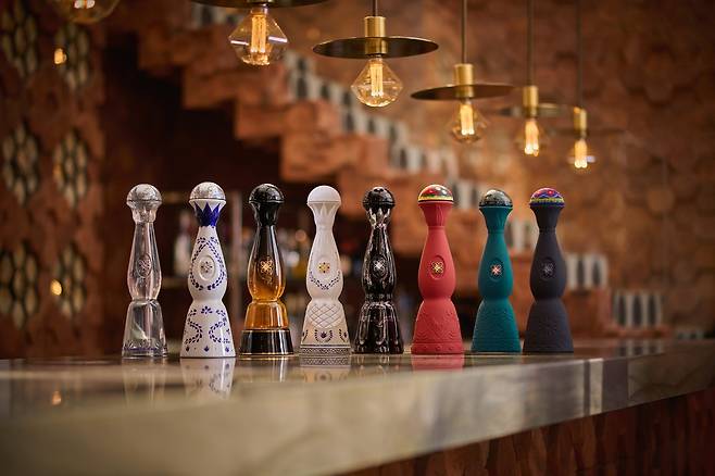 클라세 아줄 테킬라와 메스칼 제품들.