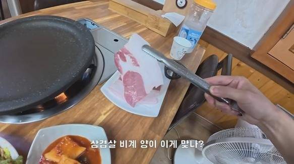 울릉도 비계삼겹살을 고발한 유튜버 영상. [사진=캡쳐]