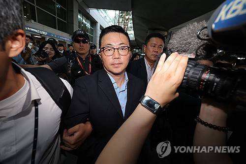 입국 직후 김건희특검에 체포된 '집사' 김예성 [연합뉴스 자료사진]