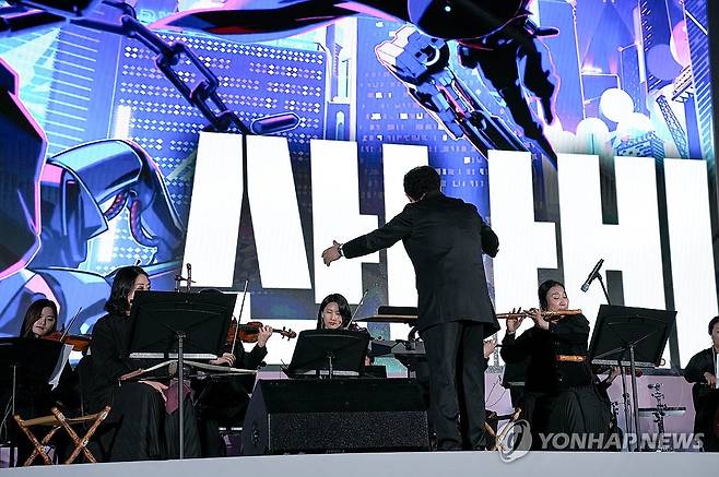 2024 대한민국 게임대상 시상식 축하 공연 (부산=연합뉴스) 김주환 기자 = 2024 대한민국 게임대상 시상식이 열린 부산 벡스코(BEXCO)에서 게임 사운드트랙을 소재로 한 퓨전 국악 공연이 열리고 있다. 2024.11.13 jujuk@yna.co.kr