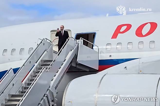 앵커리지에서 출발하는 푸틴 [TASS=연합뉴스 자료사진. 재판매 및 DB 금지]