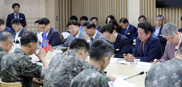 2019년 6월 20일 안양시, 경기도, 지상작전사령부 관계자들이 참가한 가운데 진행된 ‘탄약고 지중화 정책협의회’. /안양시 제공